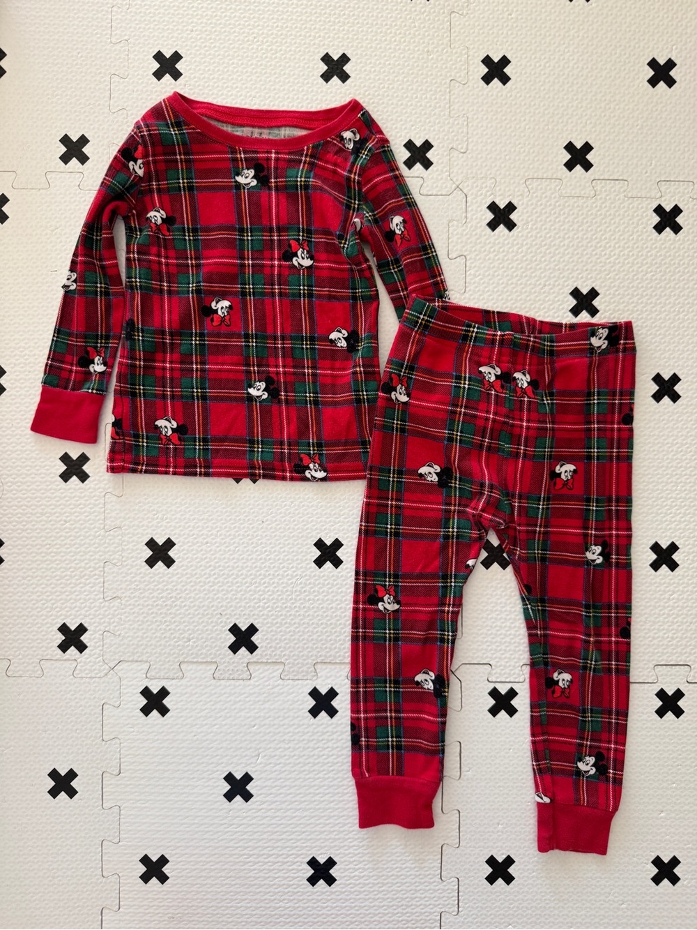 Old Navy x Disney Mickey & Minnie plaid holiday Pajama Set in red size 2T